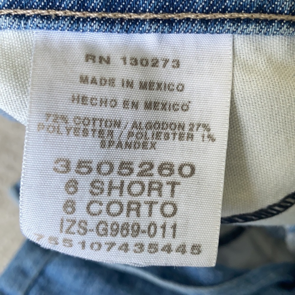 Lee classic fit straight leg at the waist jeans. Size 6P - Picture 7 of 8